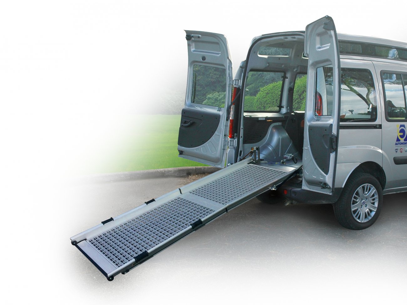 Mobility Networks to launch new world-class ‘Flexi’ range of accessible vehicle solutions at Mobility Roadshow 2016